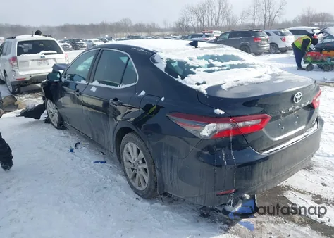 2022 Toyota Camry Le Awd z USA, uszkodzony, nr VIN 4T1C11BK3NU055892